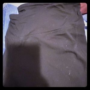 Black lattice bottom workout capris